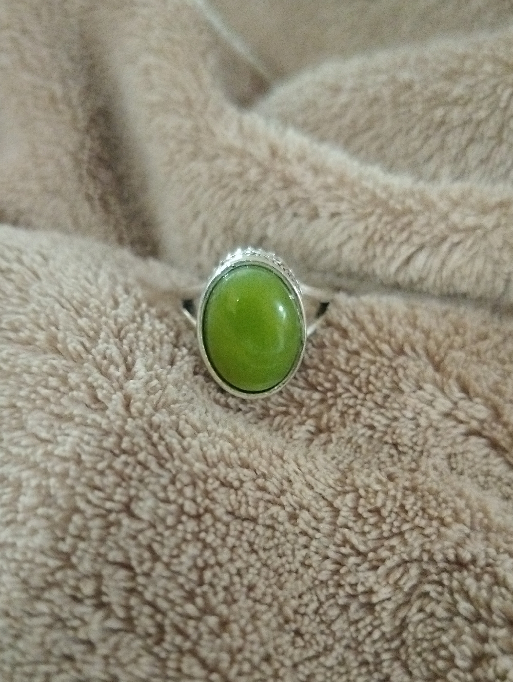 Green Oval Gemstone Sterling Silver Ring Size 8